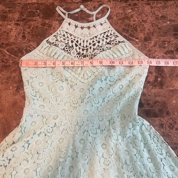 B. Darlin Dress Size 1/2 Sleeveless Halter Neck Fit-And-Flare Lace Teal​​ - Picture 3 of 9